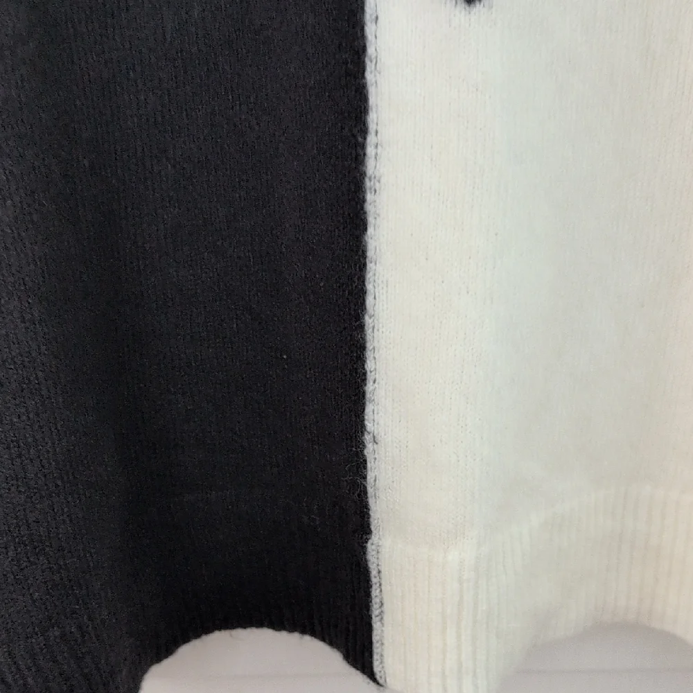 Reitmans Black and Cream Heart Sweater Size 2x - Picture 4 of 8